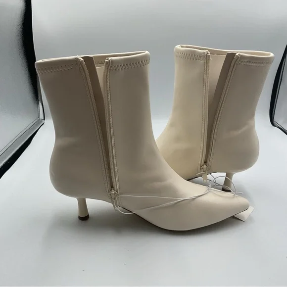 Women's Lonnie Kitten Heel Stretch Ankle Boots A New Day White Size 8.5 NWT SH2 - Picture 3 of 6